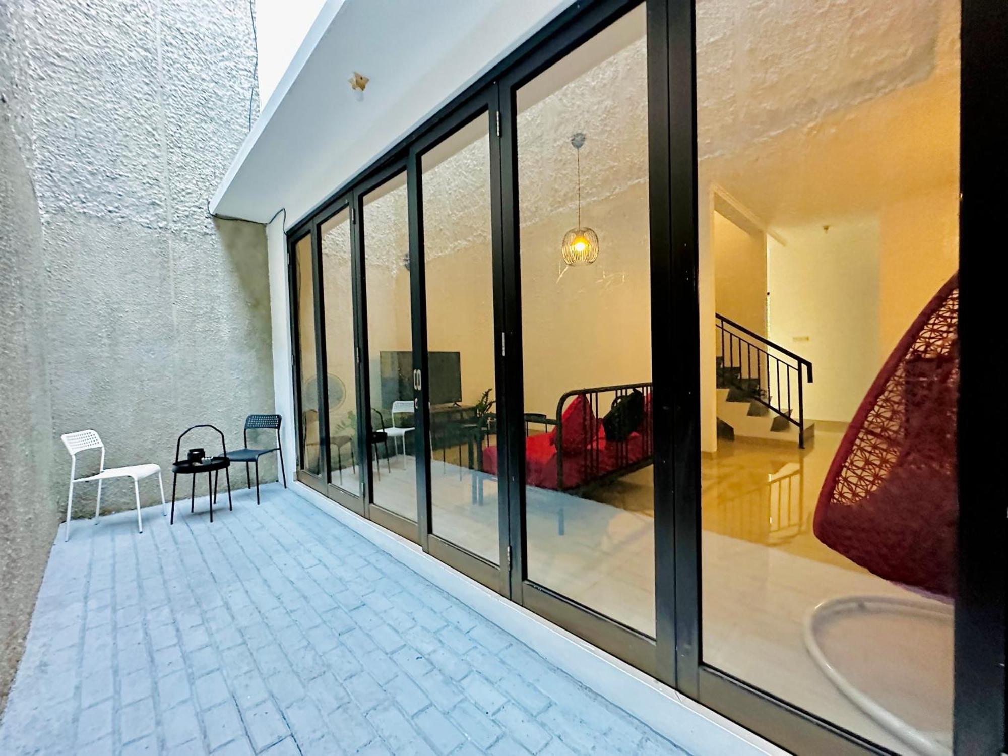 4-Bedroom Home In South Jakarta Nuansa Swadarma Residence By Le Ciel Hospitality Dış mekan fotoğraf